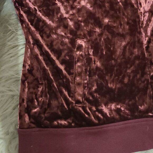 Betsy Johnson performance velvet burgendy cowl neck sweatshirt size m - Picture 3 of 6